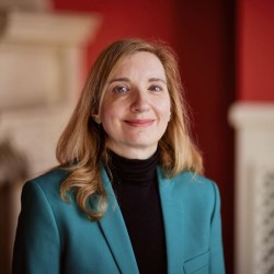 Portrait of Professor Heather Bouman